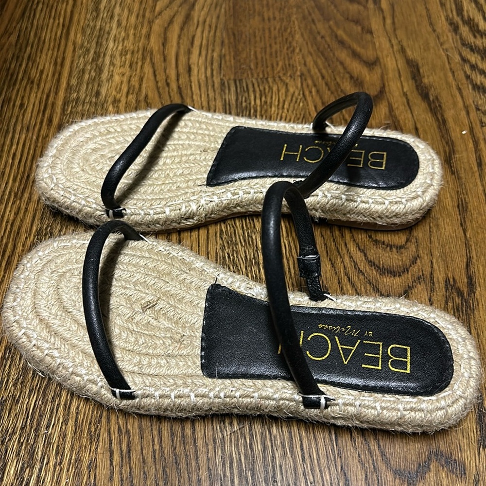 Like new, worn once, Beach by Matisse sandals. Size 6.